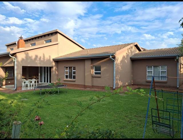 4 BEDROOM HOUSE FOR SALE IN MONAVONI